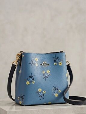 🍓NWT Coach Mini Town Bucket Bag in Floral Bow Print - Blue Multi